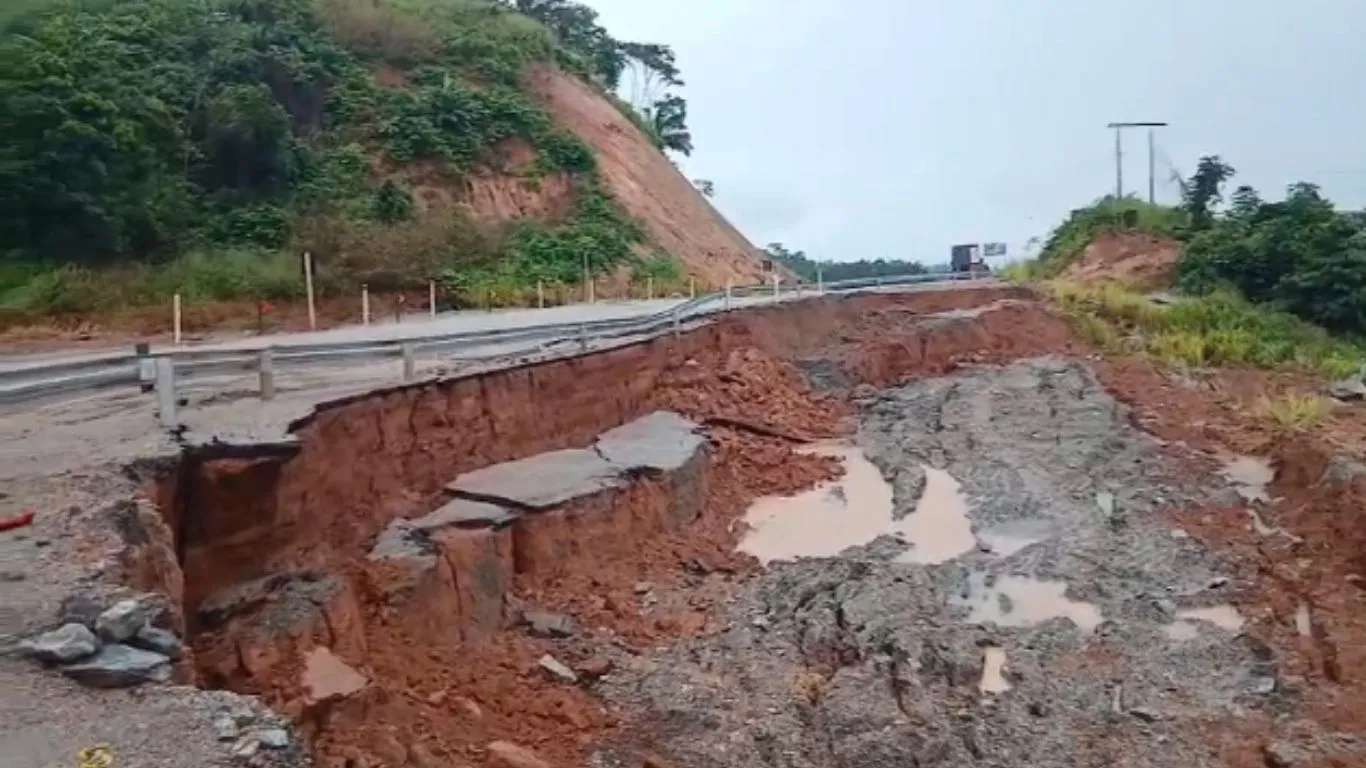 A situação da BR-422 voltou a preocupar condutores que trafegam entre os municípios de Tucuruí e Novo Repartimento.