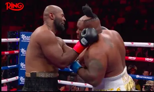 Jarrell Miller protagonizou um momento inusitado durante a luta contra Kingsley Ibeh.