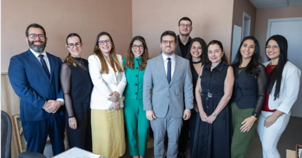 Desembargador Alex Centeno e equipe celebram desempenho de excelência com um ano de 100% no Índice de Eficiência Judiciária (IEJUD).