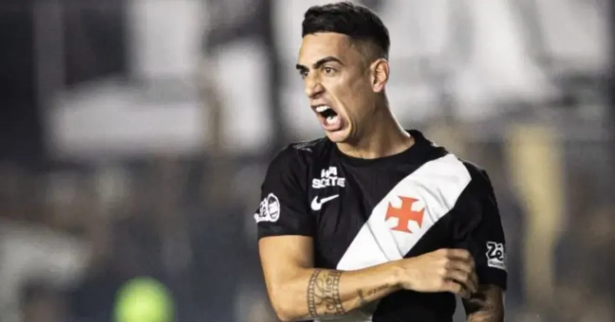 Puma Rodríguez comemora após marcar gol contra o São Paulo, em São Januário, pelo Campeonato Brasileiro.