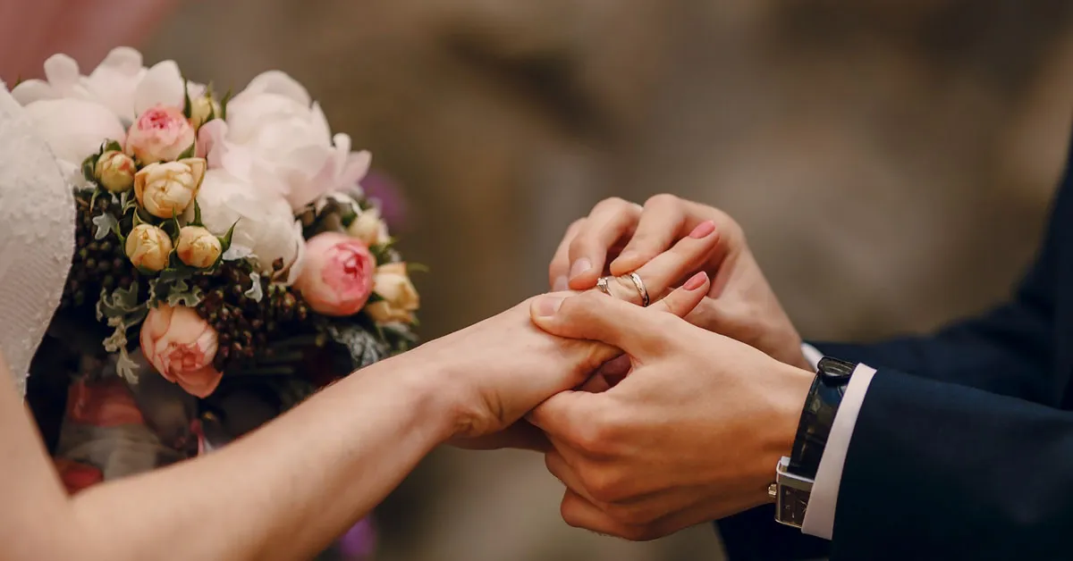 A iniciativa visa garantir a união de 150 casais, atendendo gratuitamente pessoas de baixa renda que enfrentam barreiras para oficializar o matrimônio, seja por questões burocráticas, falta de informação ou dificuldade de acesso aos serviços públicos.