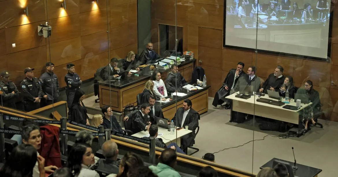 Monique Medeiros, mãe de Henry Borel, é acusada de participação na morte da criança.