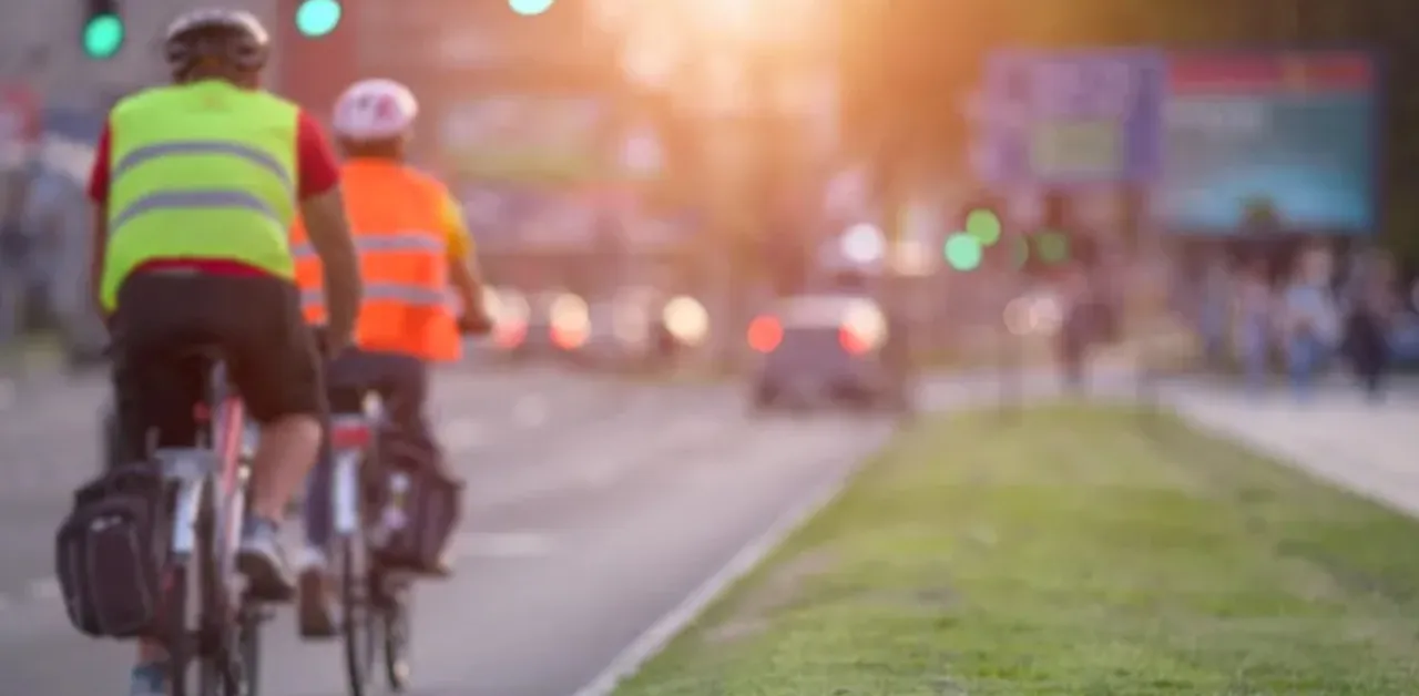 Bicicleta ou carro? Lei de Mobilidade Urbana destaca quem tem prioridade no trânsito.