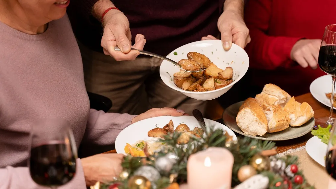 Especialista dá dicas para manter o equilíbrio durante as ceias de fim de ano, sem abrir mão do prazer e da convivência à mesa.