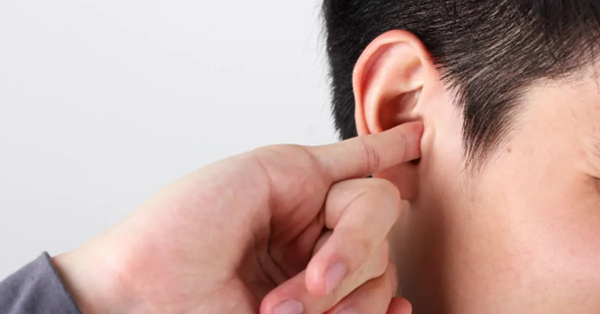 O uso de objetos como cotonetes aumenta a incidência da coceira no ouvido e pode causar outros problemas auditivos.