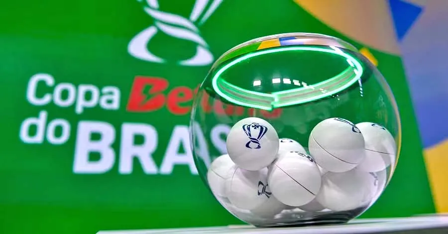 Quem será que vem pela frente?