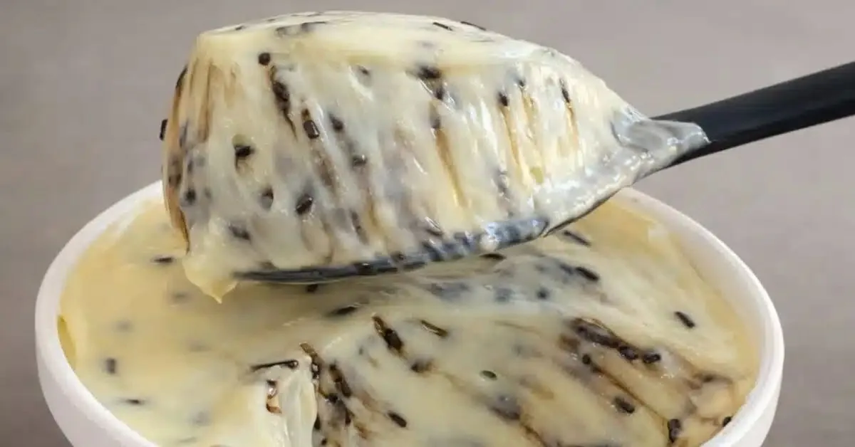 Receita simples combina leite condensado, suco em pó e chocolate granulado para criar um doce cremoso e fácil de preparar