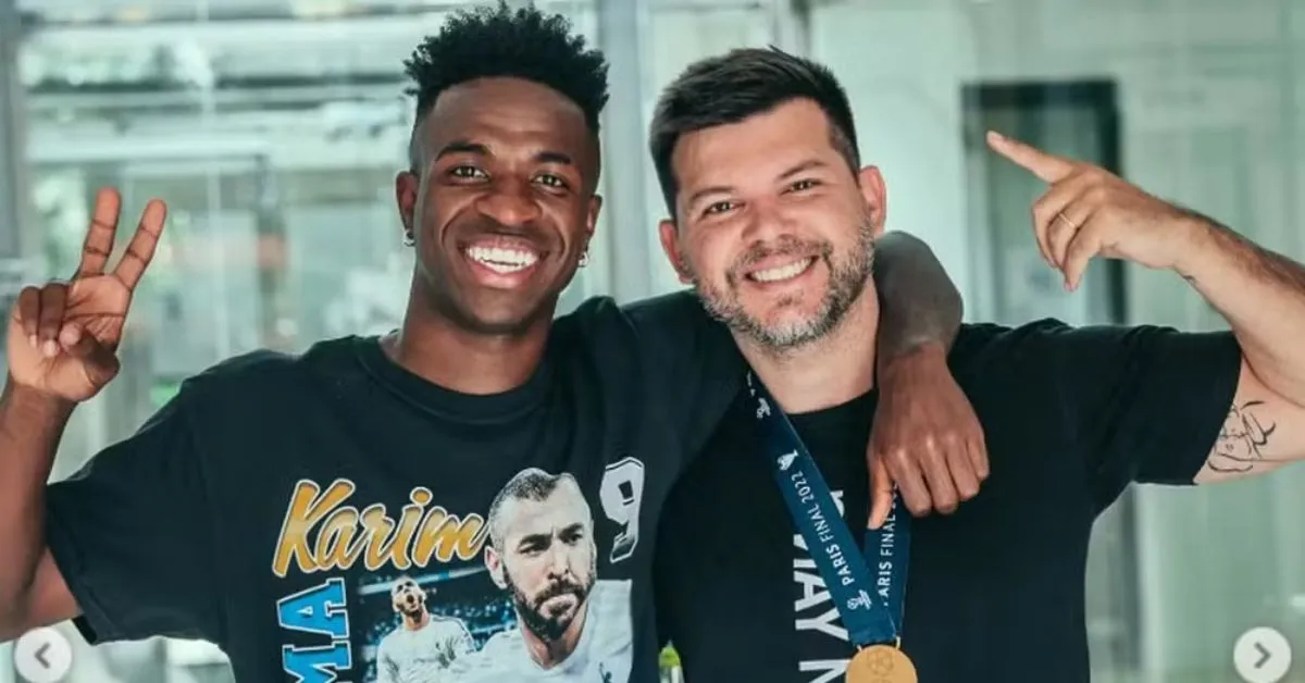 Edu Peixoto ao lado de Vini Jr