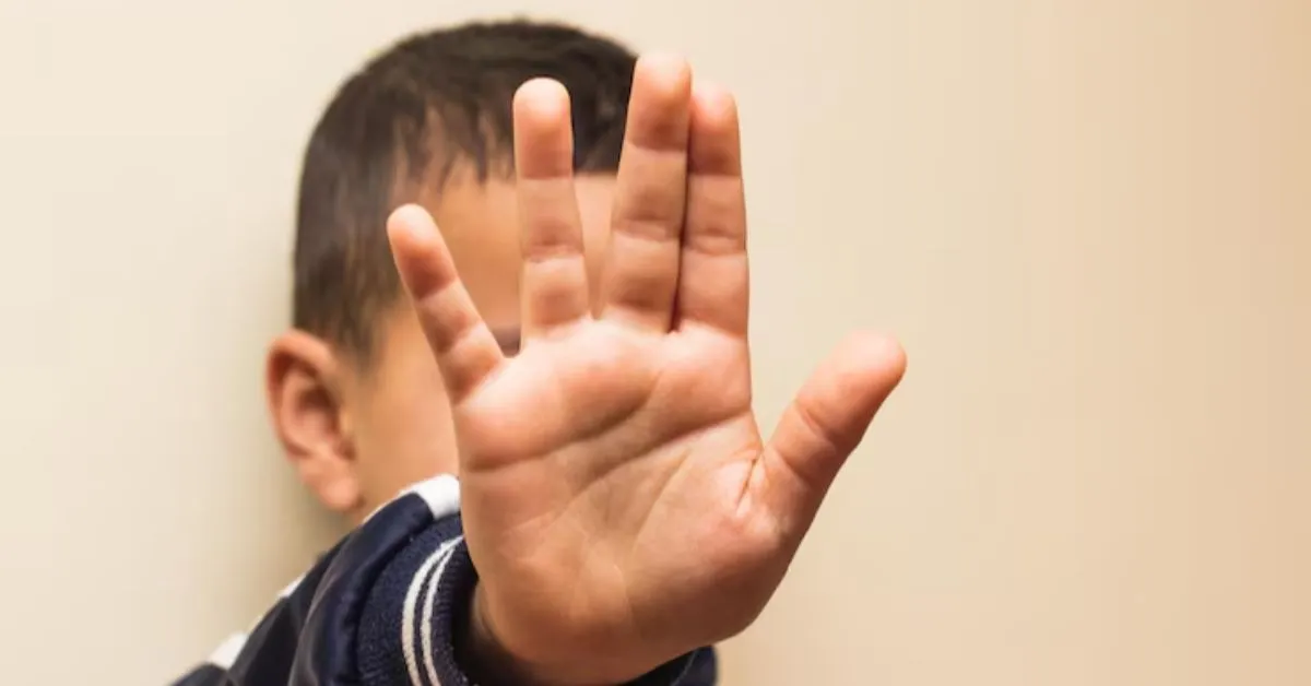 Apesar da agressividade do vídeo, o exame de corpo de delito não encontrou ferimentos físicos no menino