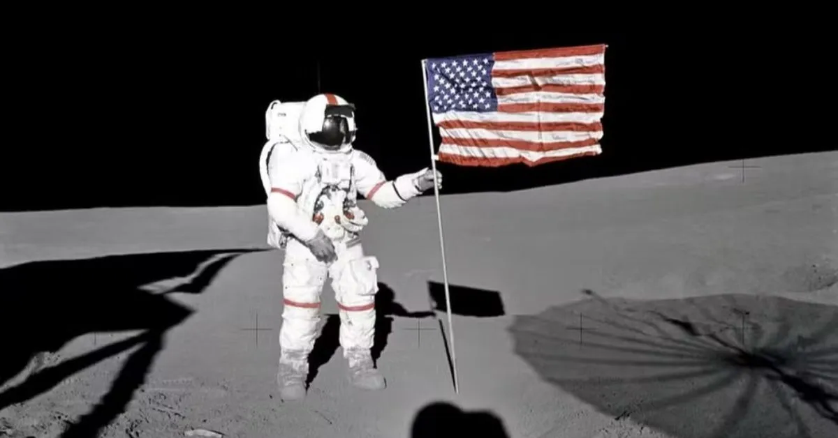 Vale lembrar que, sem atmosfera, a Lua oferece proteção zero contra a radiação solar.