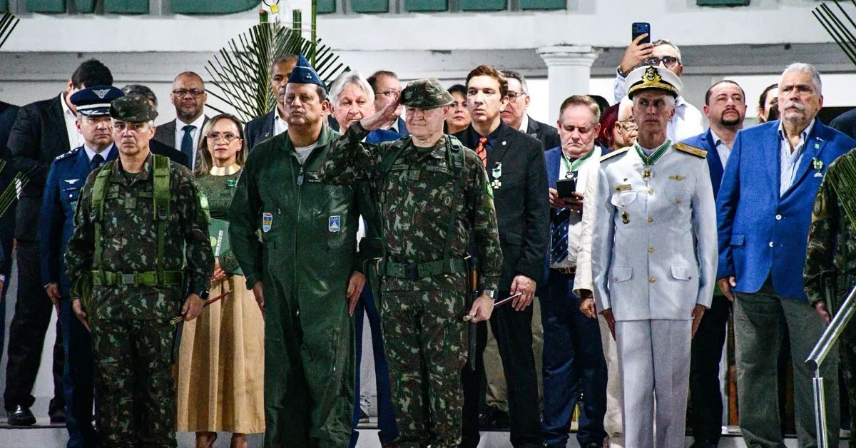 Além da cerimônia formal, a solenidade incluiu a entrega de condecorações a 80 homenageados, entre autoridades, personalidades civis e militares, em reconhecimento ao apoio institucional prestado à Força na Amazônia Oriental.