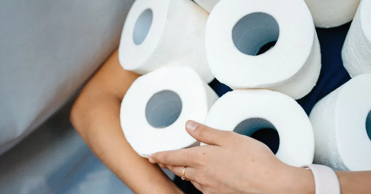 Vale reforçar que o papel higiênico é comum, mas não remove completamente os resíduos fecais.