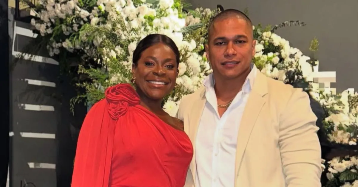 Durante a internação, Jojo esteve ao lado do namorado.