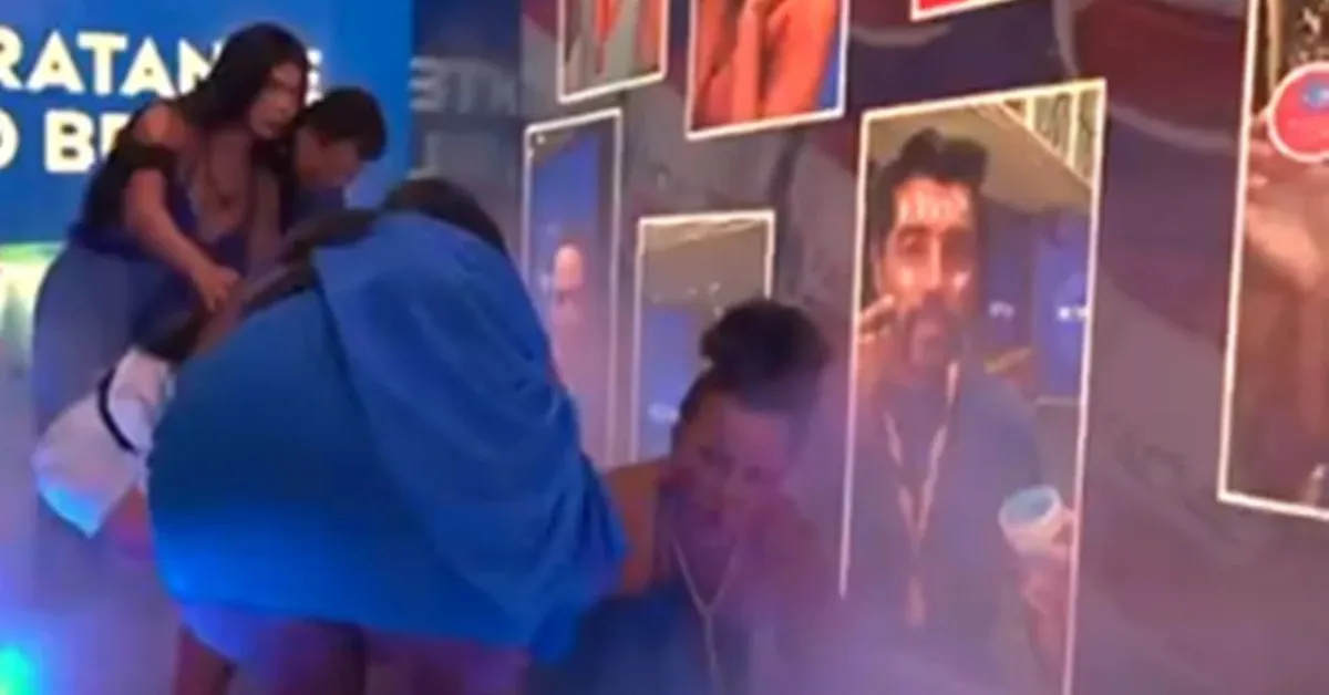 Solange rapidamente amparada por Chaiany, Jordana e Babu, que ajudaram a atriz a chegar até o confessionário.