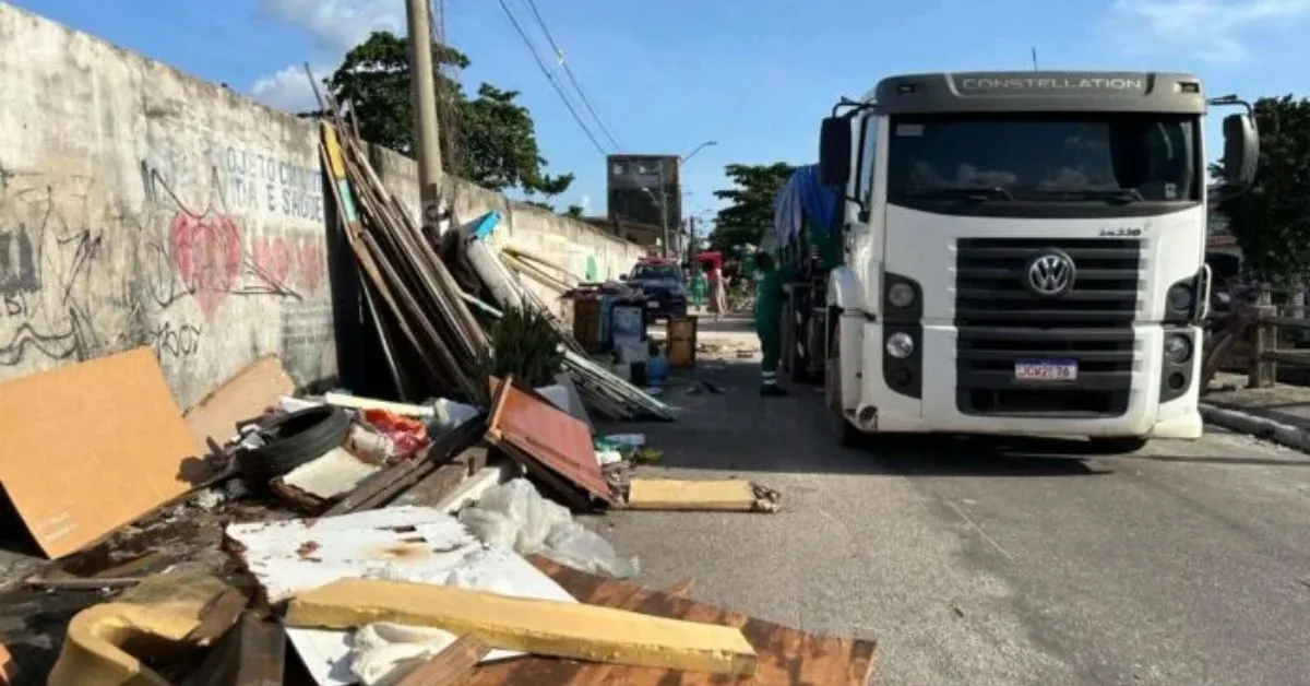 Os trabalhos de limpeza foram desenvolvidos pela Prefeitura de Belém, por meio do Departamento de Limpeza Urbana da Secretaria de Zeladoria e Conservação Urbana (Sezel).