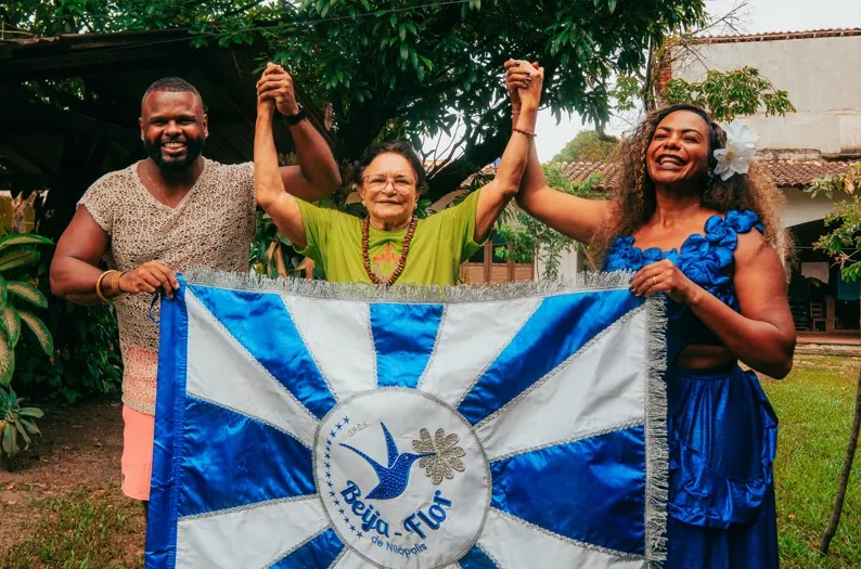Em 1998, o livro "O Mundo Místico dos Caruanas da Ilha do Marajó" já havia servindo de base para o desfile que garantiu o título de campeã à escola.