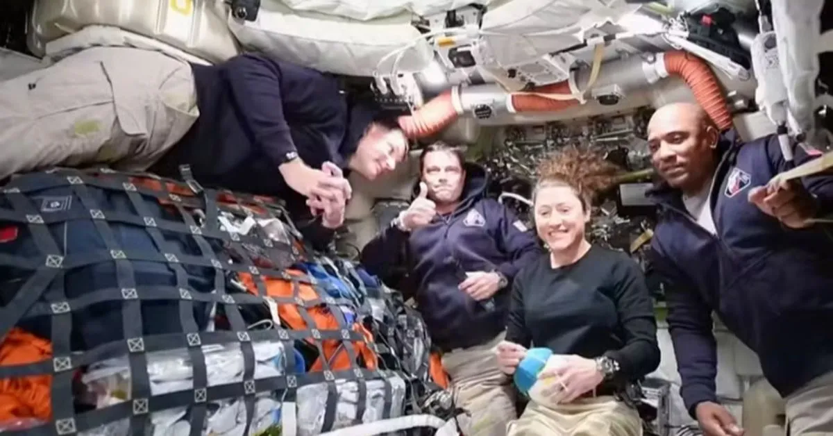 Tripulação deve pousar nesta sexta-feira (10), na costa de San Diego, no Oceano Pacífico.