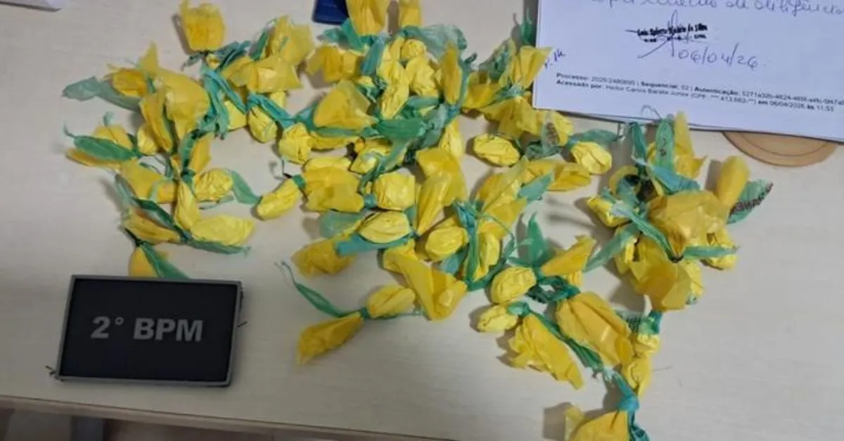 Também foi apreendido  uma balança de precisão e R$ 50 em espécie.