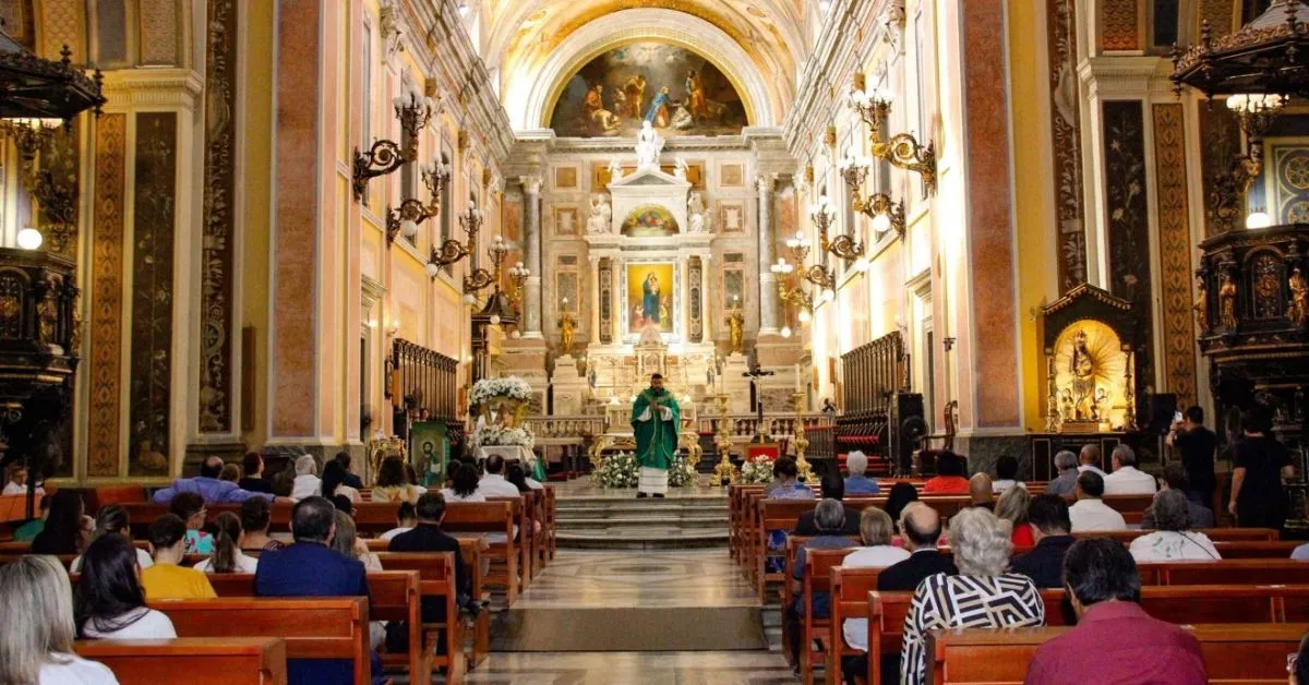 Missa ocorre em meio ao apelo recento do Papa, que defendeu a busca por soluções baseadas no diálogo e na reconciliação.