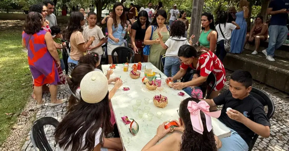 Iniciativa busca aproximar as crianças das tradições locais, ao mesmo tempo que reforça conceitos da educação ambiental.