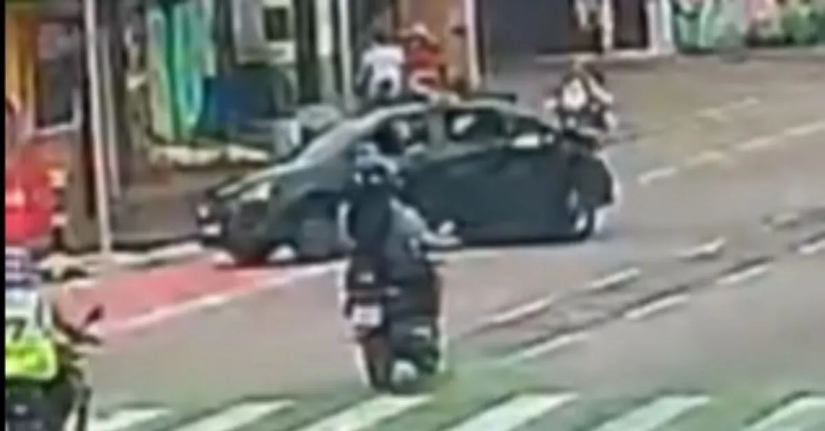 Motociclista é arremessado devido a colisão
