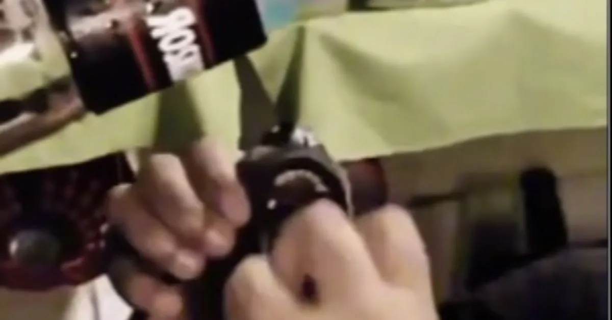 Em caso de maus-tratos, cachorro é forçado a beber