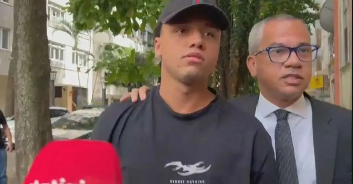 A julgar pela frase na camisa que usava, suspeito não se arrepende