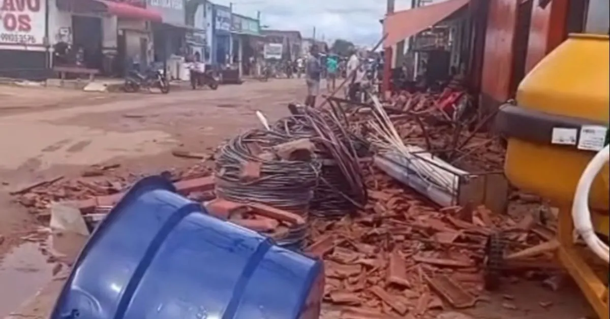 A colisão resultou em destruição de alguns pontos da cidade