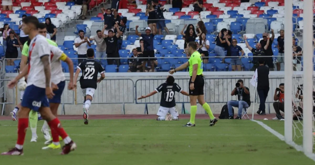 Taliari comemora um dos gols da goleada do Leão