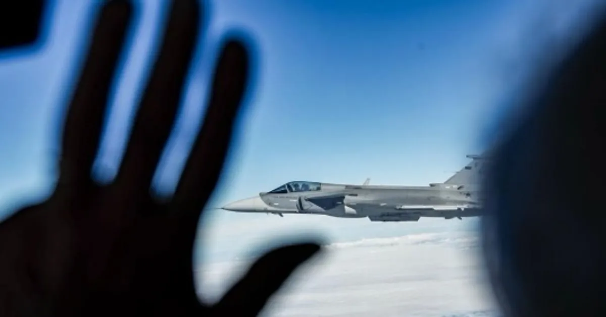 Lula nos ares contemplando o caça brasileiro