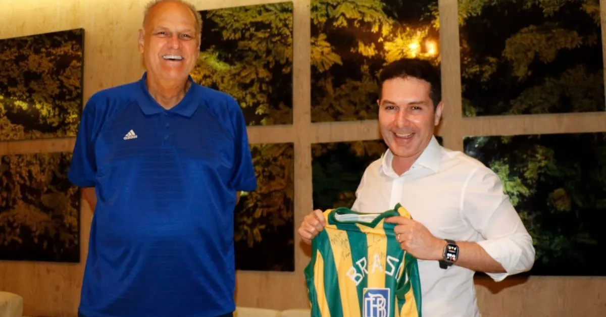 Ex-ministro Jader Filho recebe o "Mão Santa" na RBA