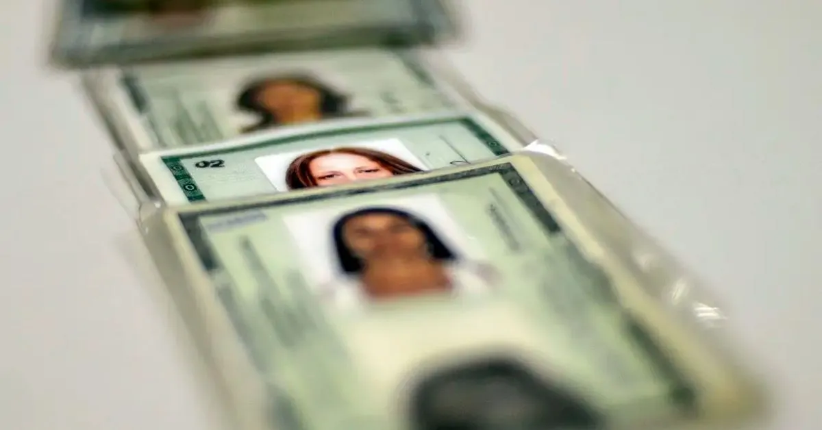 Imagem ilustrativa da notícia: Troca do RG antigo é obrigatória; Saiba o que muda e prazo para emissão!