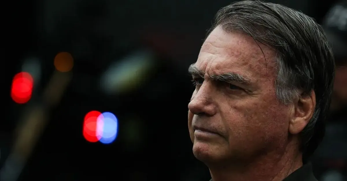 Bolsonaro segue internado na UTI.