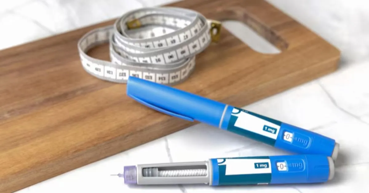 Canetas emagrecedoras viraram febre no Brasil, mas usuários precisam de acompanhamento médico.