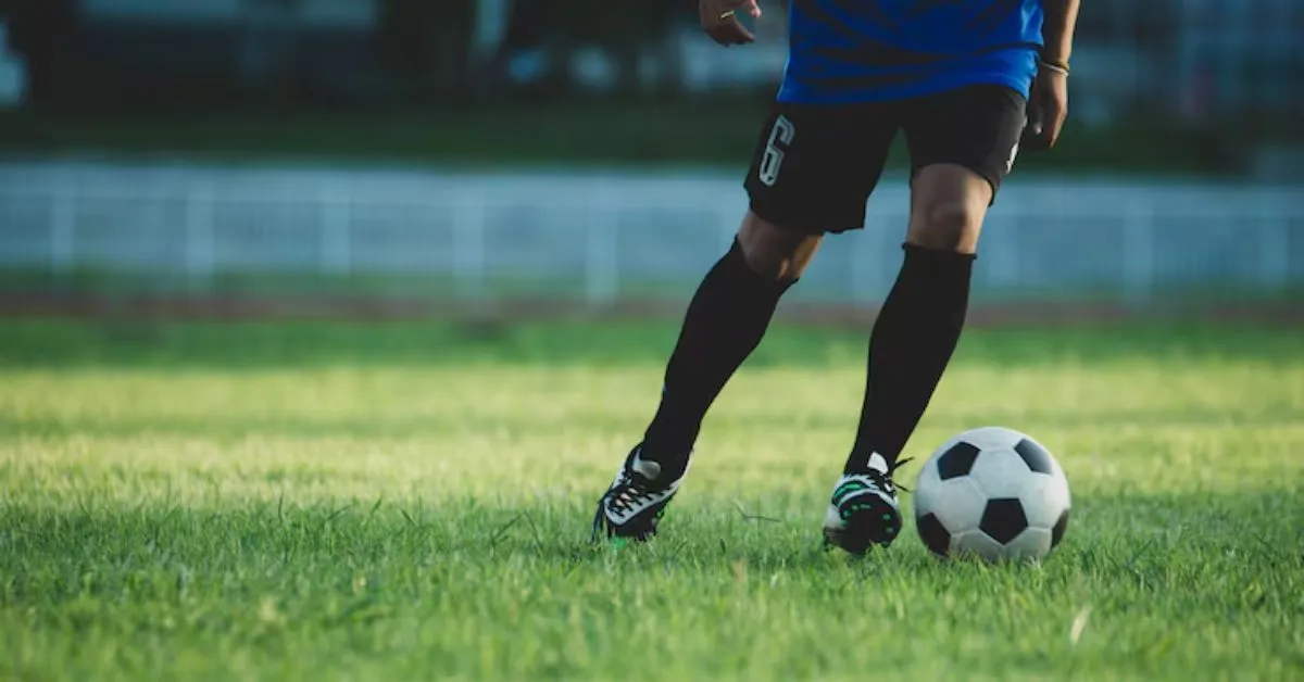 A bola rola ao redor do mundo com jogos decisivos em diversas ligas.