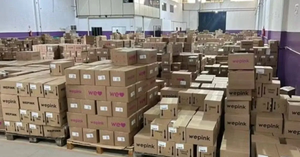 Depósito com produtos da WePink foi interditado após fiscalização identificar falta de licenças e problemas estruturais em Anápolis