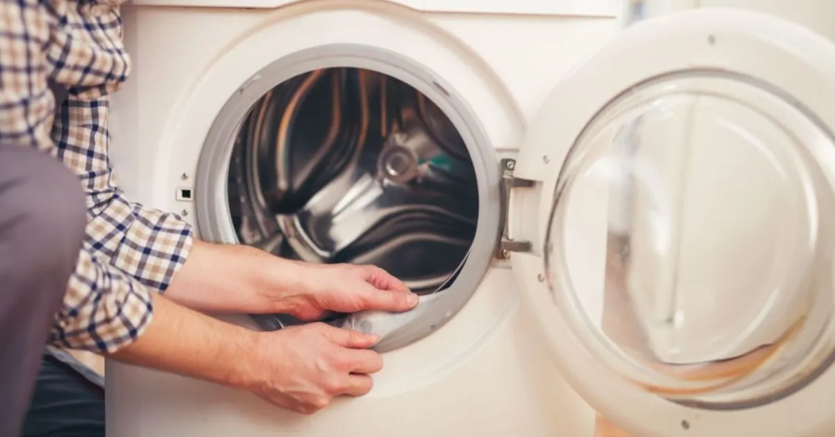 Acúmulo de resíduos de sabão, amaciante, fiapos e sujeira pode comprometer o desempenho do aparelho