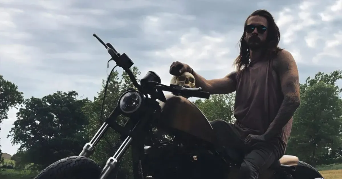 Homem é preso na Pensilvânia com mais de 100 restos humanos em casa. Investigação revela invasões a túmulos no cemitério Mount Moriah. Detalhes chocantes.