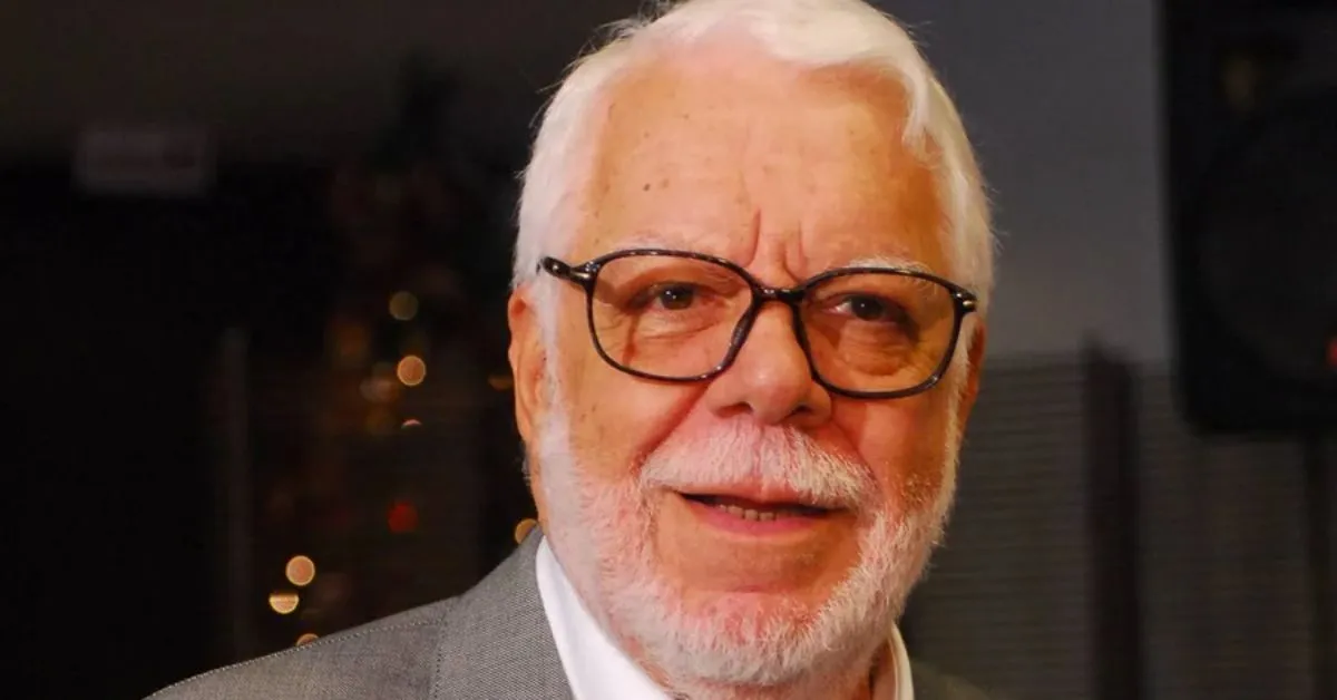 Manoel Carlos, o icônico roteirista e diretor, faleceu aos 92 anos. Sua obra transformou a TV brasileira, marcando gerações com dramas familiares profundos.