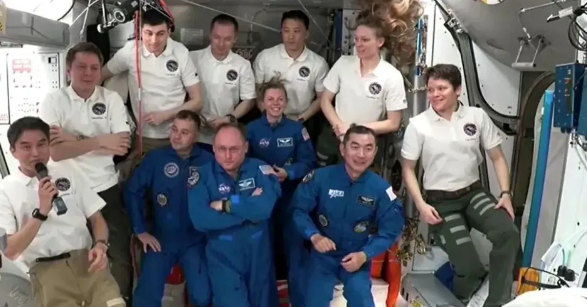 A desacoplagem da estação espacial está prevista para esta quarta-feira (14), com pouso marcado para o dia seguinte.