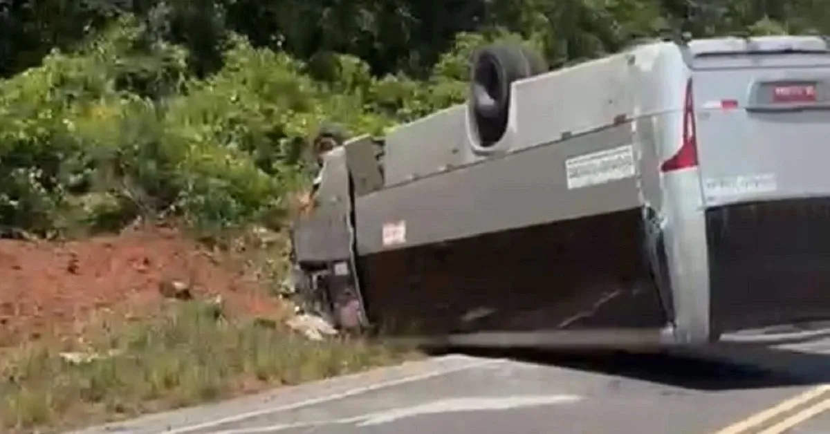 Acidente fatal em Santo Antônio do Tauá: colisão entre carro e van deixa uma vítima. Detalhes sobre o ocorrido e a investigação em andamento.