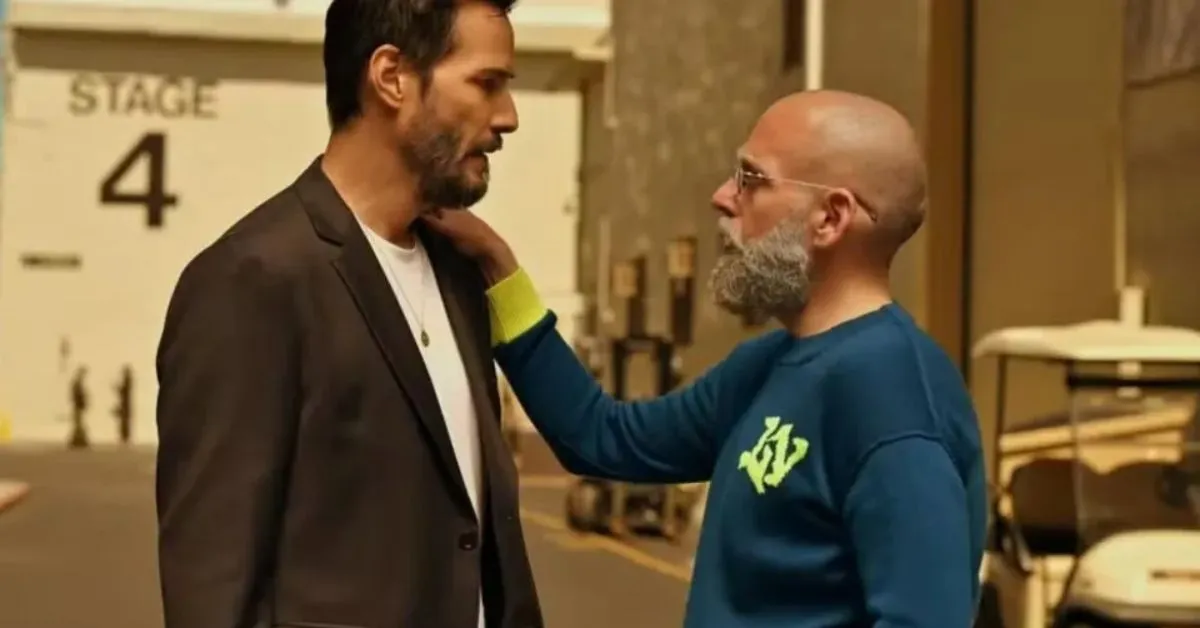 Jonah Hill (ao lado de Keanu Reeves) surpreende com transformação radical para novo filme, pesando 30 kg a menos.