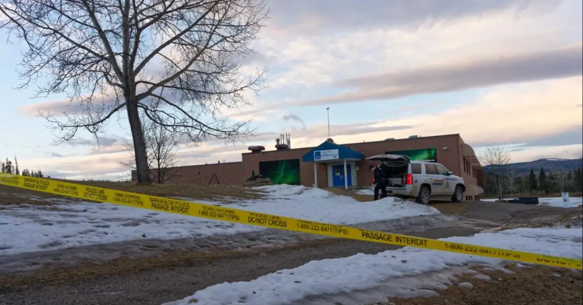 Tiroteio em Tumbler Ridge, Canadá, deixa 10 mortos e 25 feridos. Suspeita, de 18 anos, matou mãe e irmão antes de atacar escola. Comunidade em choque.