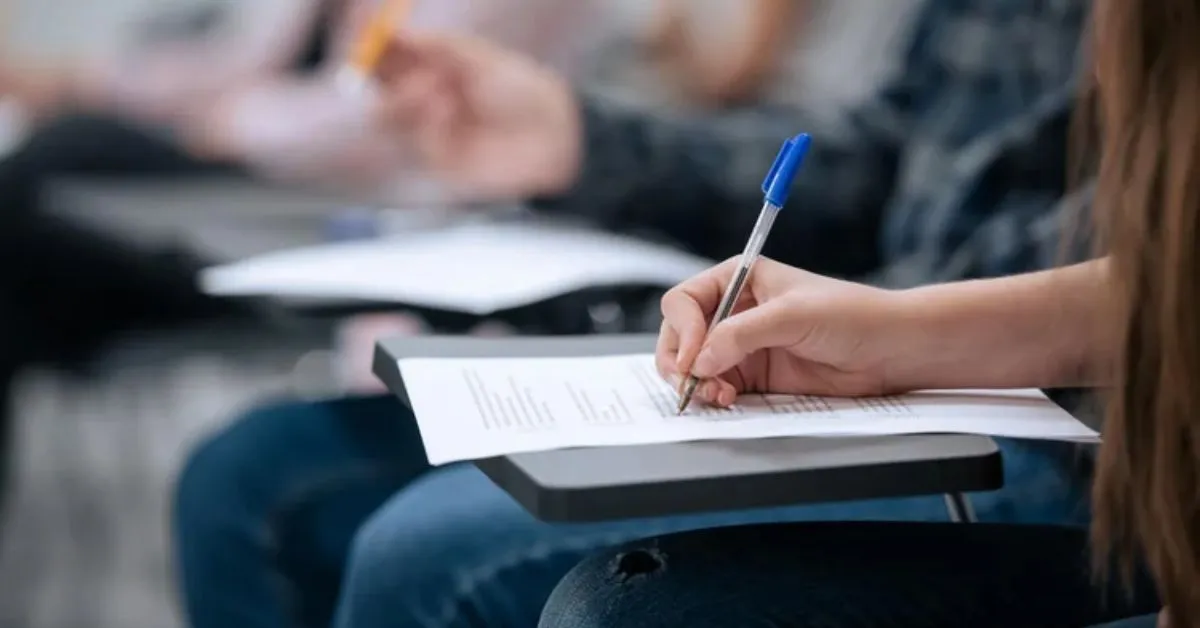 No ato da inscrição, os candidatos devem entregar toda a documentação exigida.