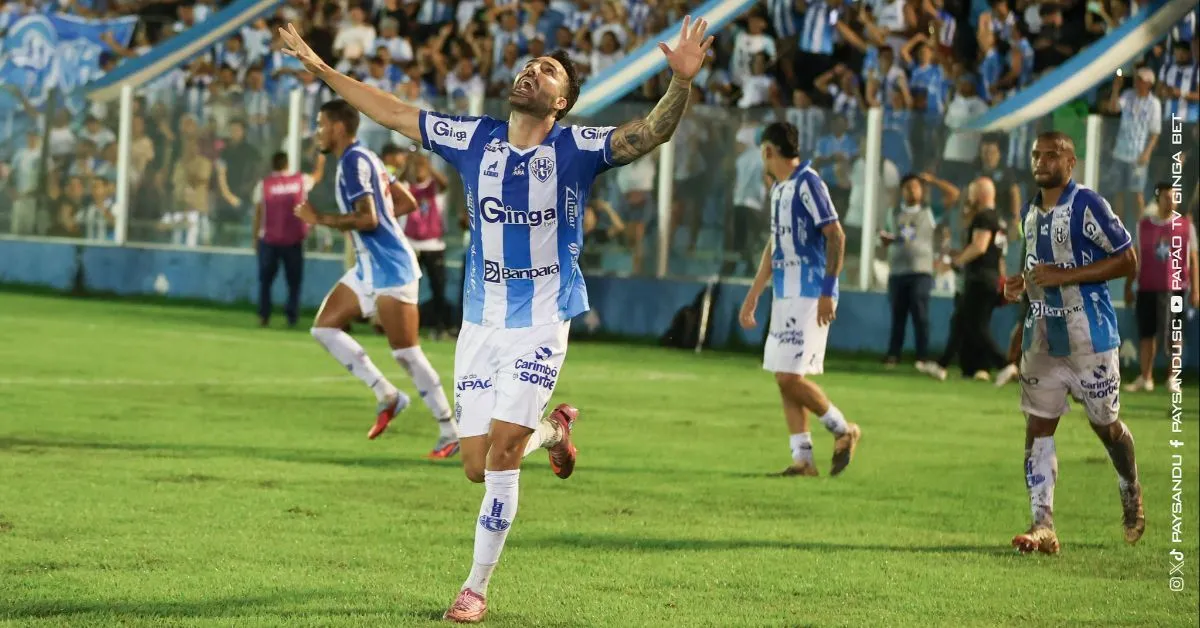 Jogadores do Papão comemoram a classificação