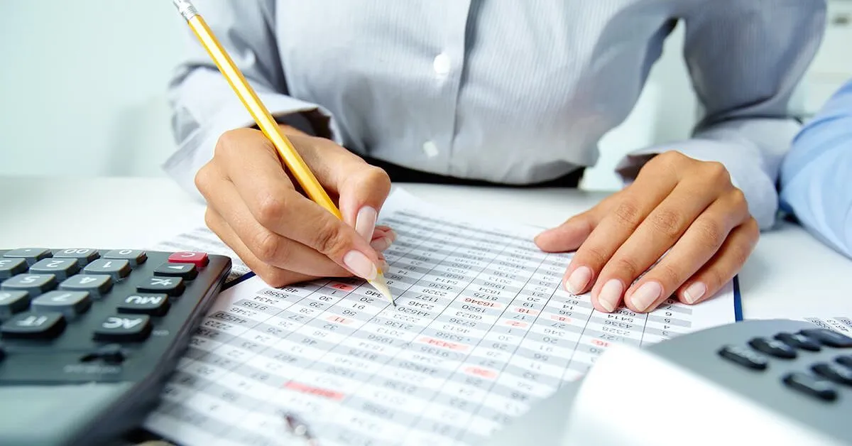 As remunerações iniciais variam conforme o cargo e o nível de escolaridade.