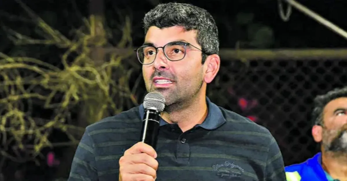 Daniel Santos usou as redes para anunciar reajuste, mas não desmobilizou professores