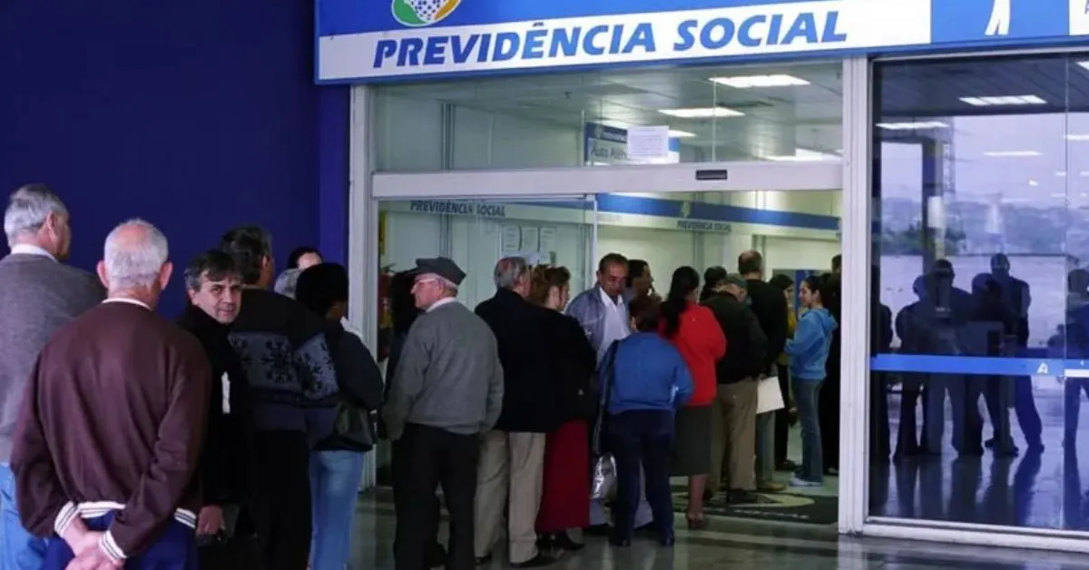 A proposta do PL 299/2023 pode permitir que aposentados que trabalham recebam bônus por contribuições ao INSS, alterando regras atuais.