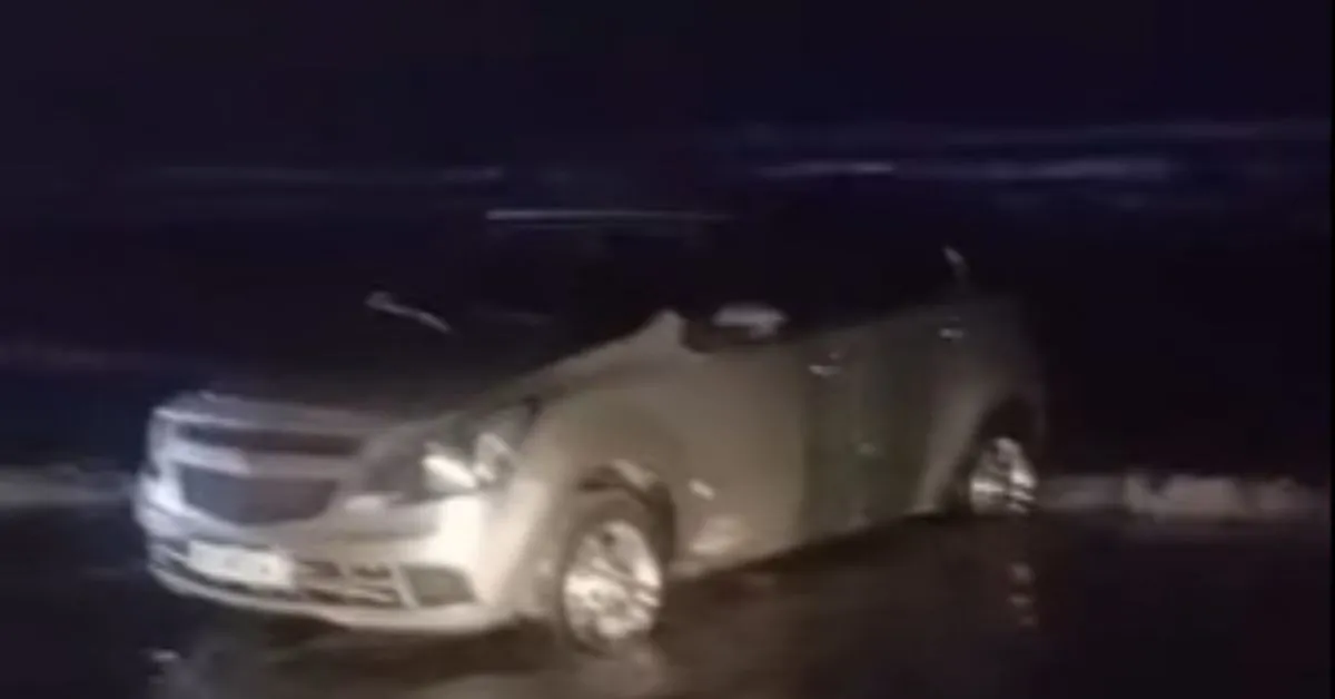 As autoridades locais costumam fazer campanhas educativas para alertar sobre os horários de maré alta.