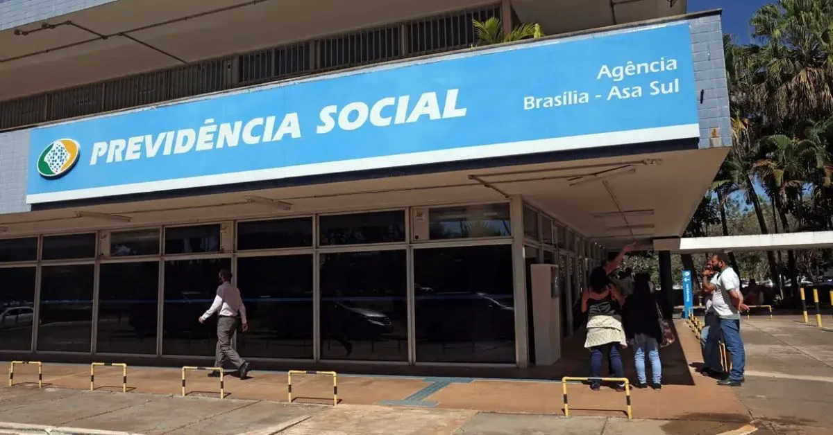 O Instituto Nacional do Seguro Social (INSS) permite simulações da aposentadoria no computador e no celular.